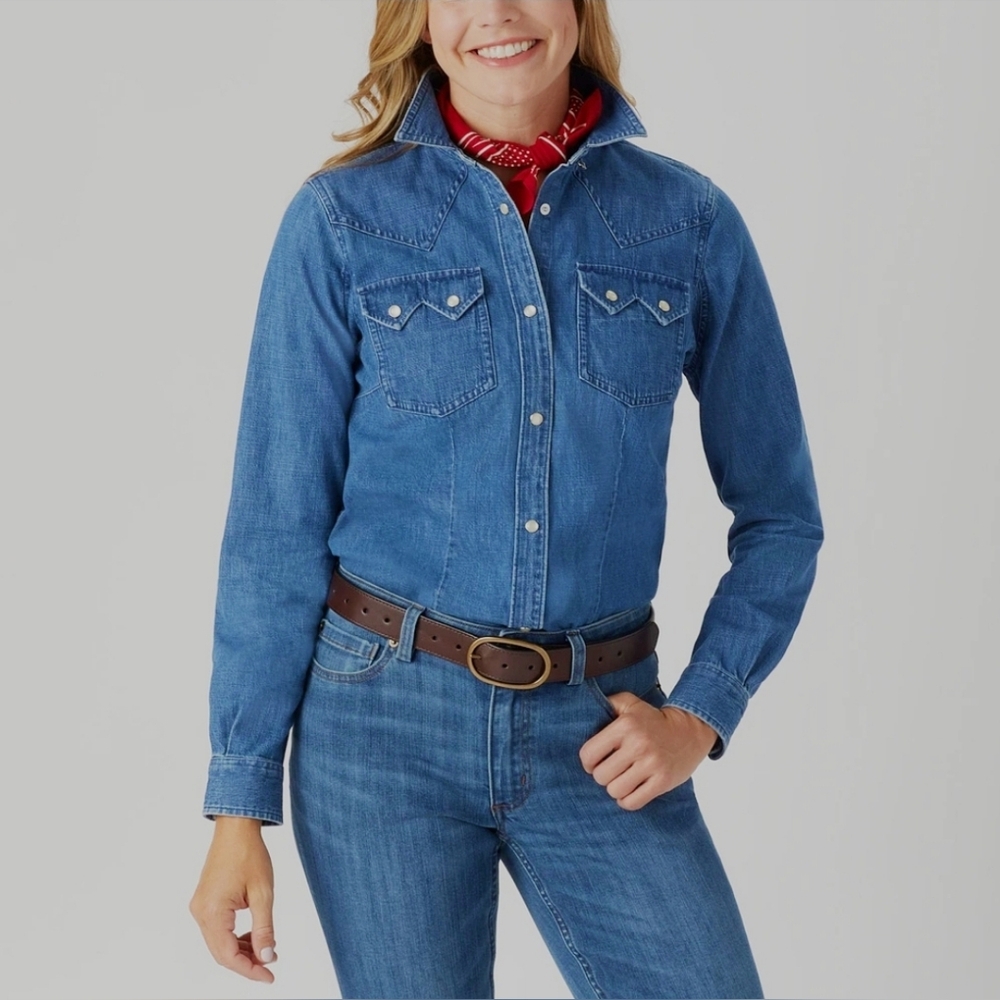 Duluth Trading Co. Women's Fence Mender Denim Western Style Shirt SZ Small Snap